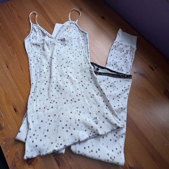 Victoria's Secret Other - Victoria’s Secret pajamas size medium spaghetti strap long pants ribbed texture
